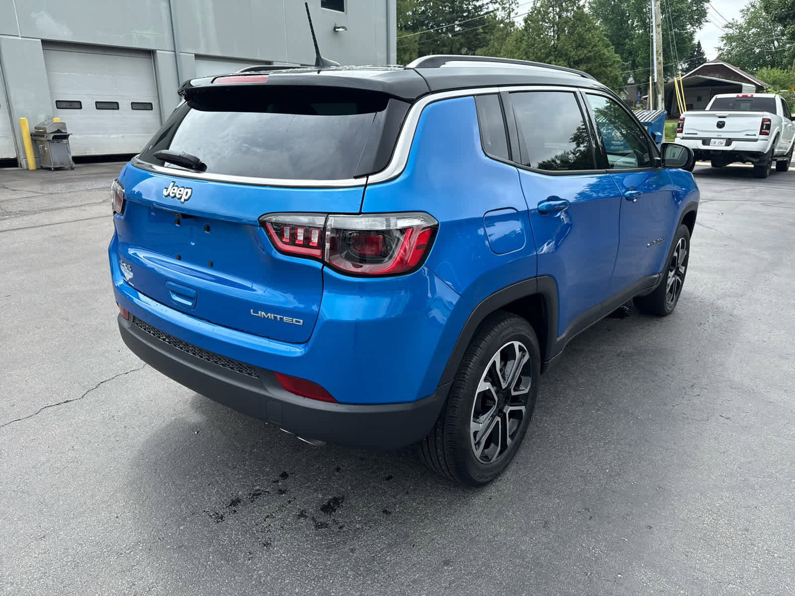 Used 2022 Jeep Compass Limited image 3