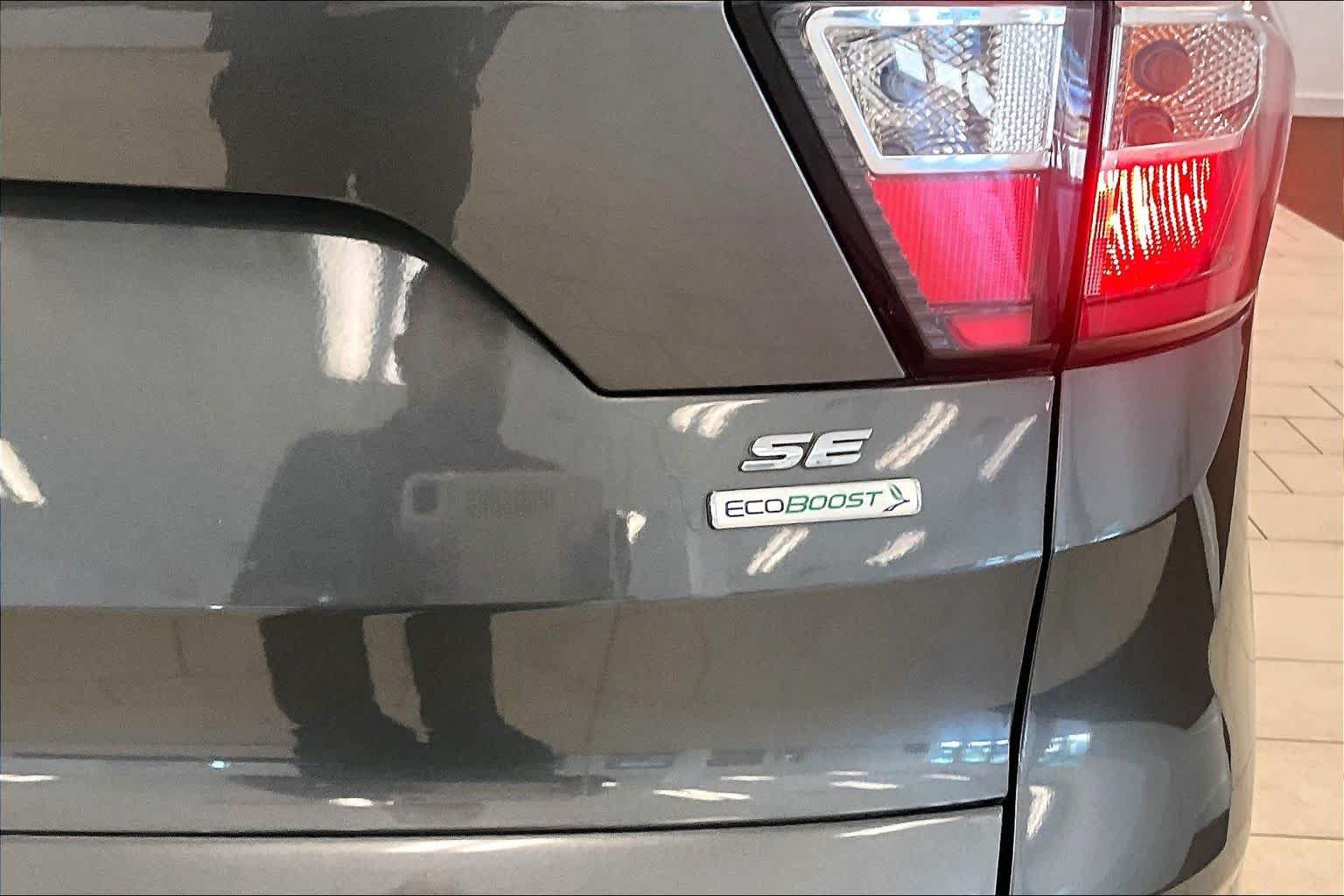 Used 2017 Ford Escape SE FWD image 9