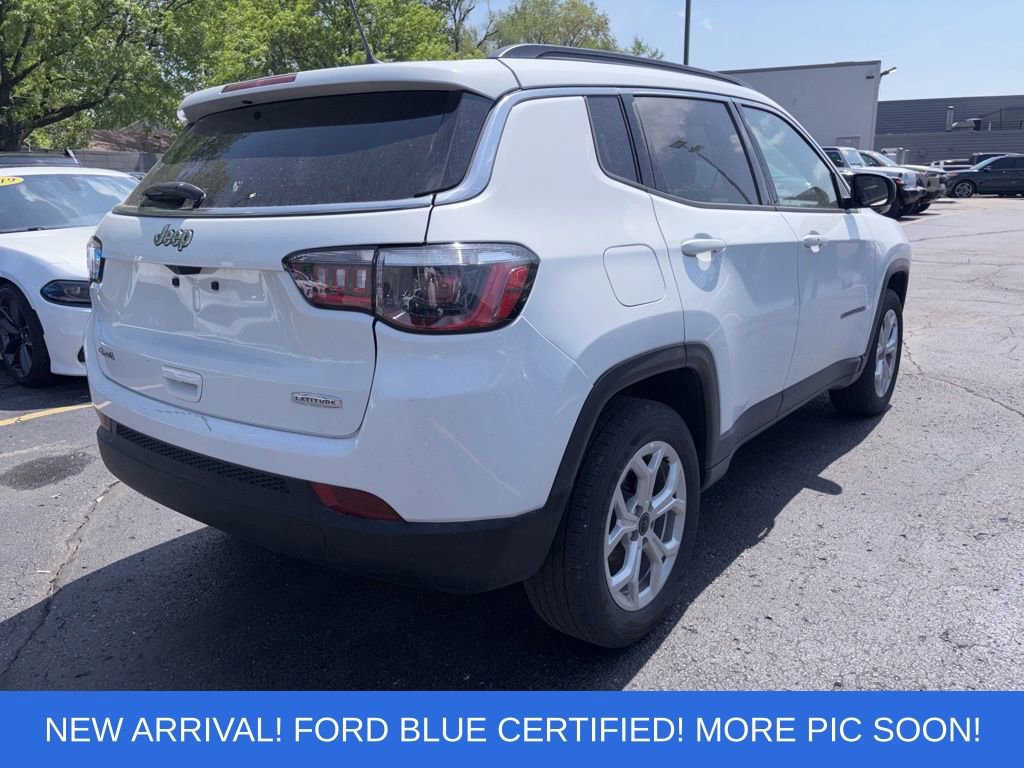 Used 2025 Jeep Compass Latitude AWD/4WD image 5