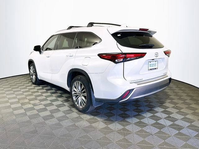 Used 2023 Toyota Highlander Platinum image 6