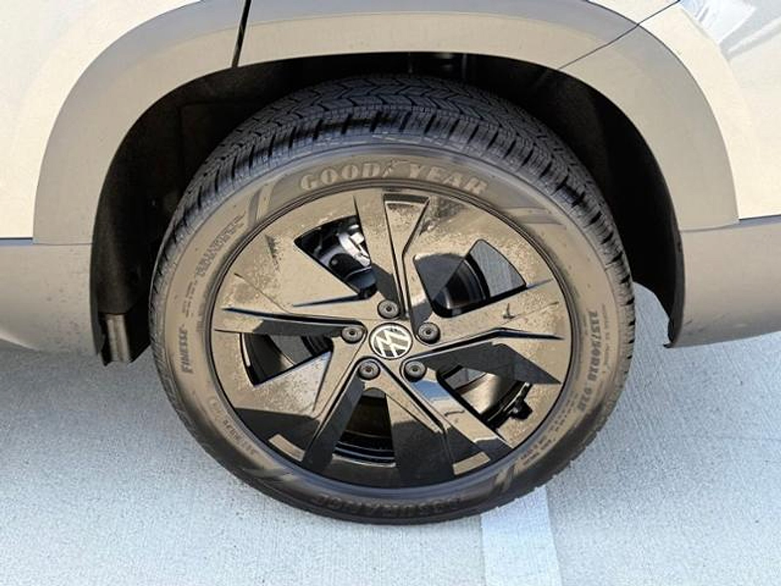 New 2026 Volkswagen Taos SE FWD image 8