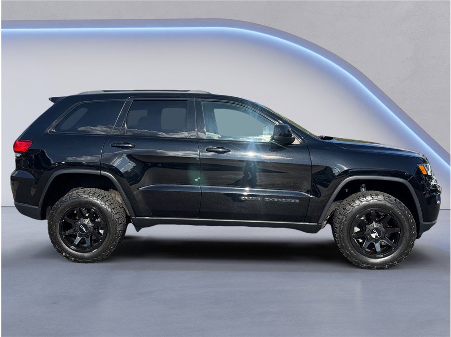 Used 2019 Jeep Grand Cherokee Laredo image 7