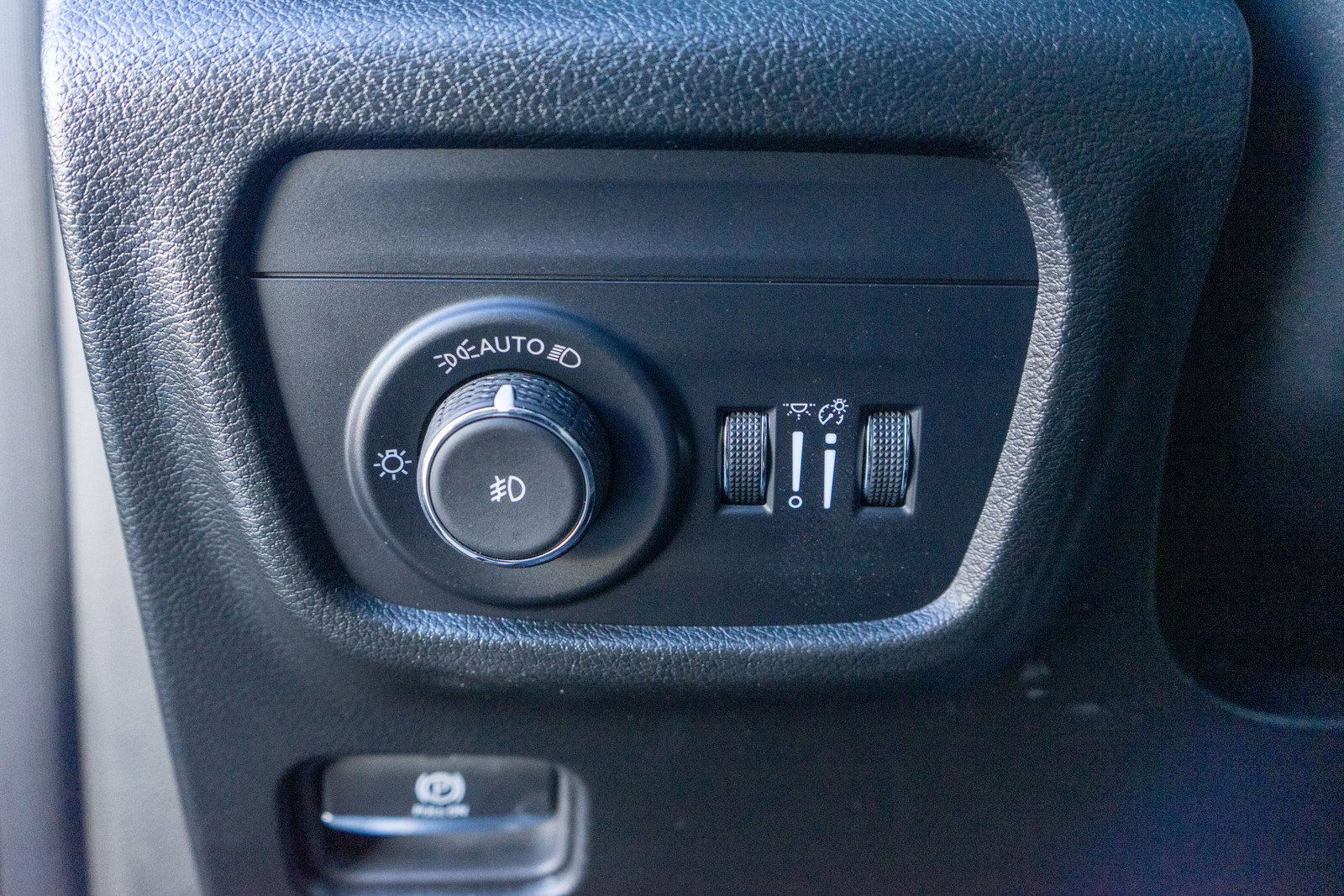 Used 2025 Jeep Grand Cherokee Overland image 17