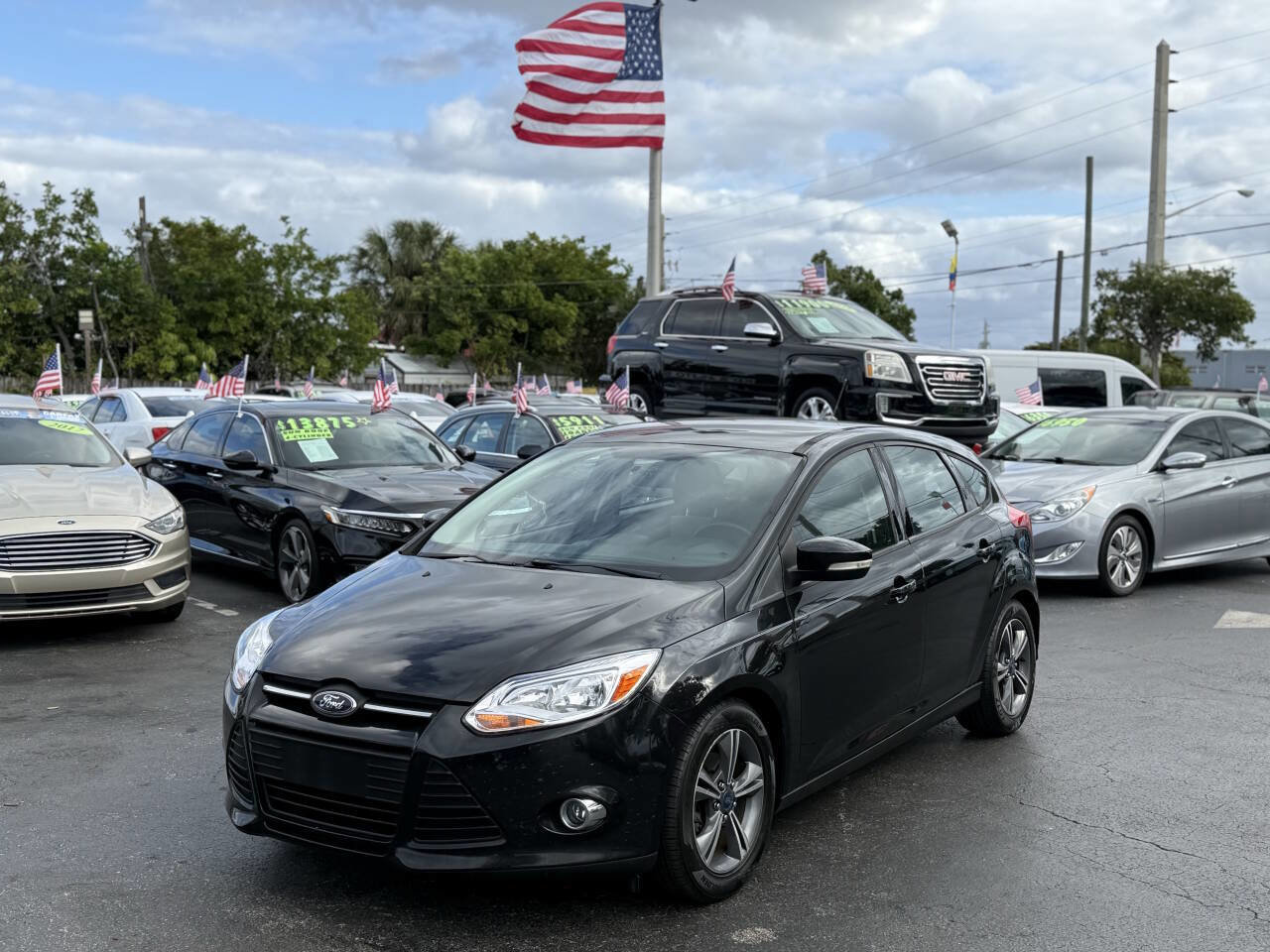 Used 2014 Ford Focus SE w/ SE Sport Package image 2