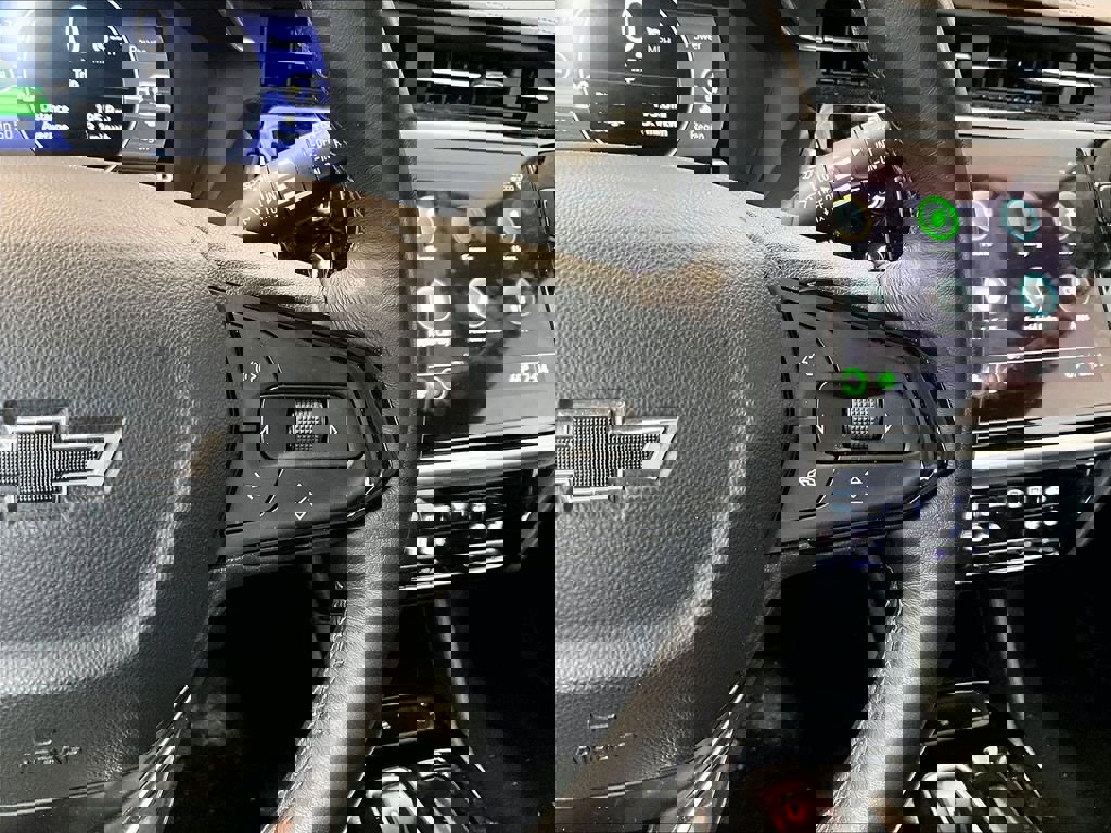 Used 2023 Chevrolet Bolt EUV LT w/ Comfort Package image 19