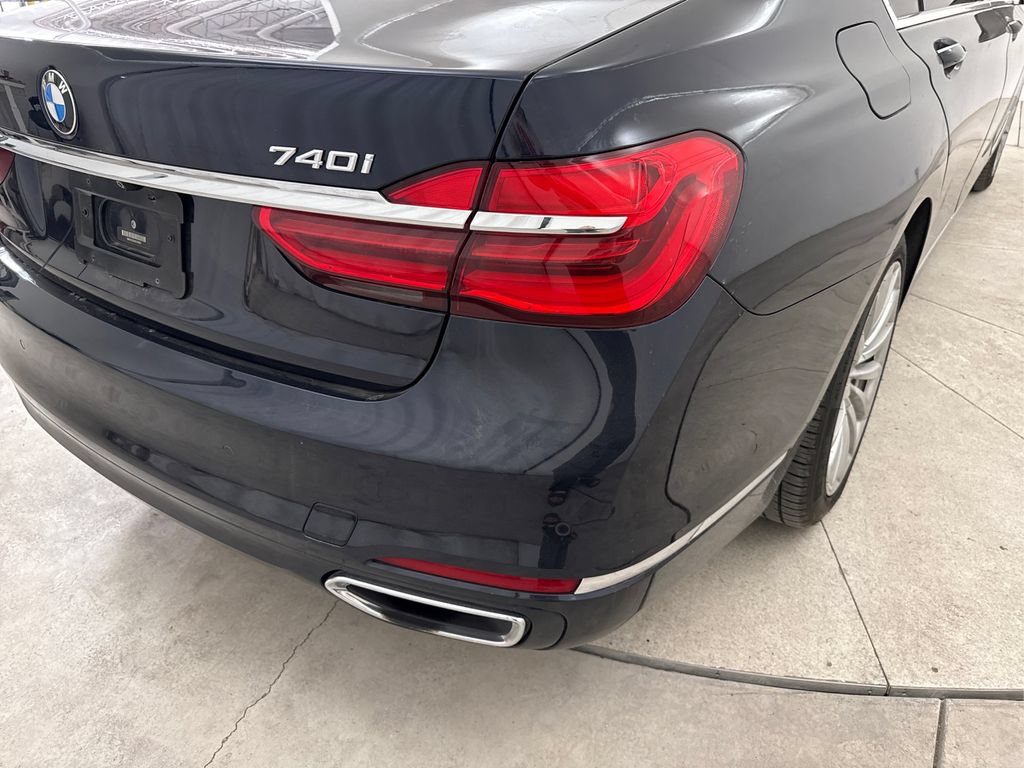 Used 2017 BMW 740i RWD image 18