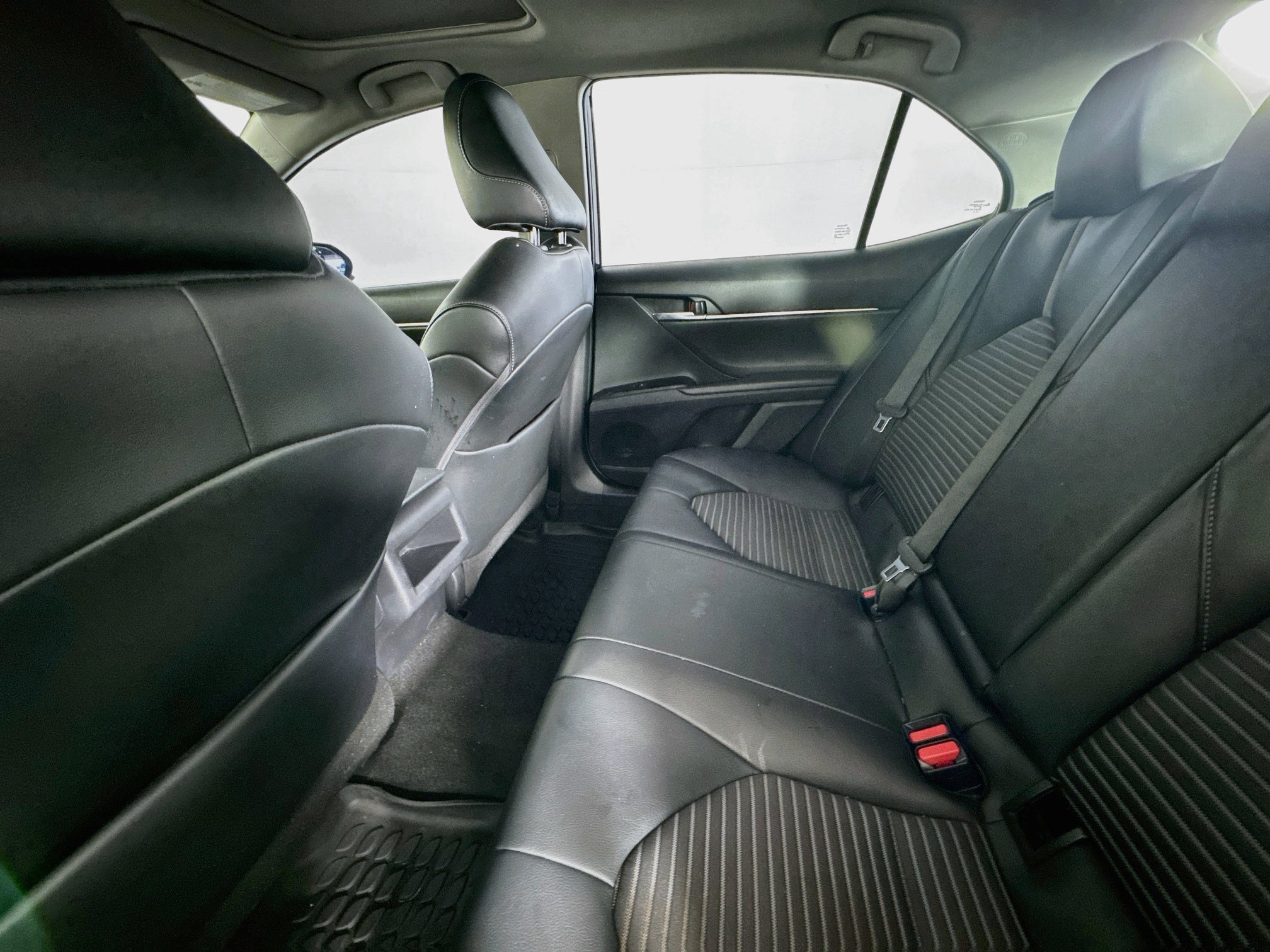 Used 2020 Toyota Camry SE FWD image 22