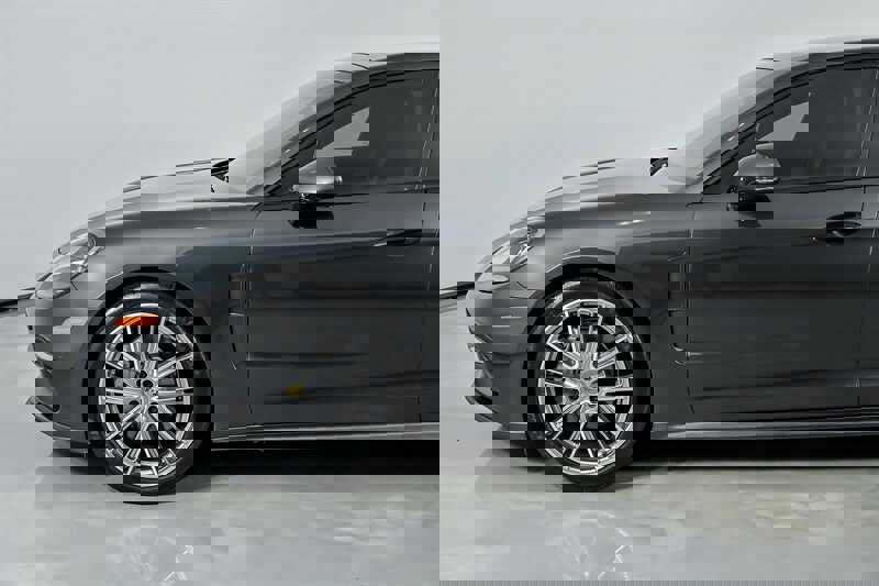 Used 2018 Porsche Panamera 4S image 6