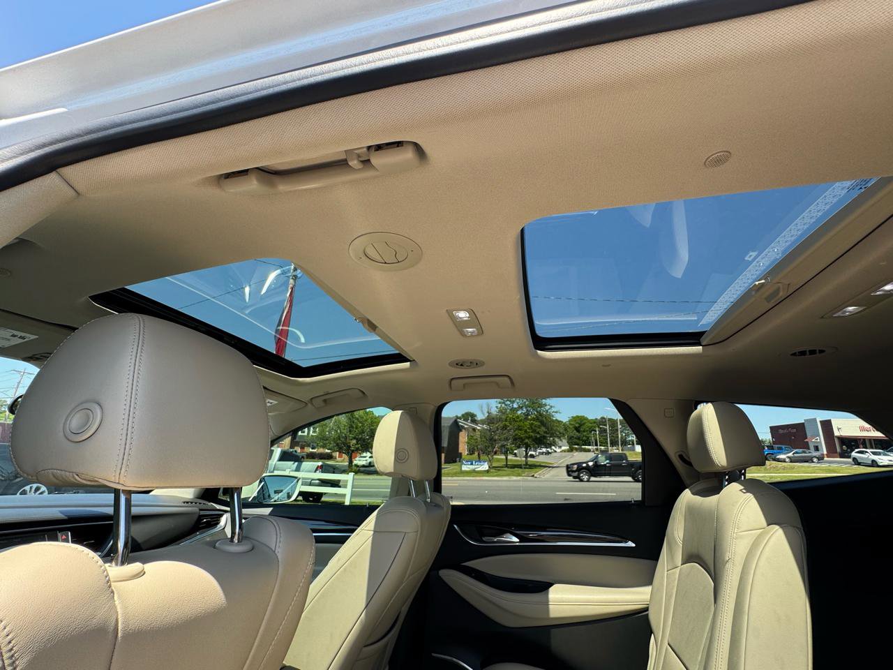 Used 2020 Buick Enclave Premium w/ Sun and Sites Package FWD image 19