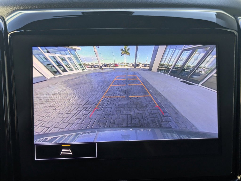 Used 2023 Chevrolet Traverse LT image 23