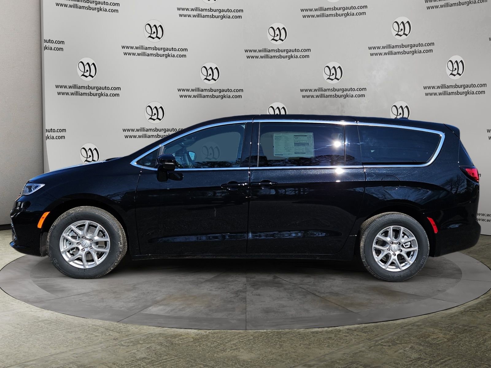 New 2026 Chrysler Pacifica Select image 2