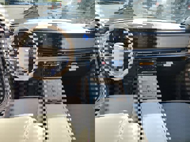 Used 2025 Hyundai Santa Fe SEL image 12