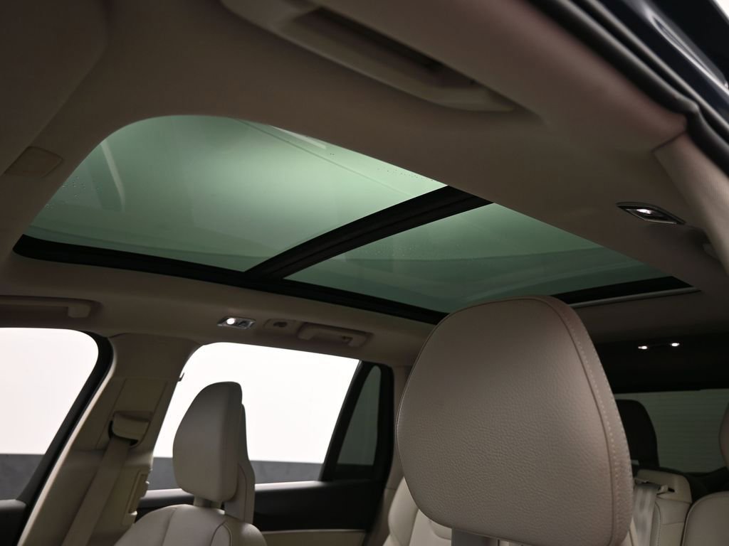 Used 2020 Volvo XC90 T5 Momentum w/ Protection Package image 11