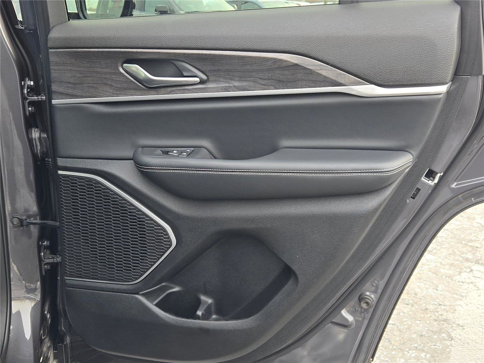 Certified 2022 Jeep Grand Cherokee Limited image 15