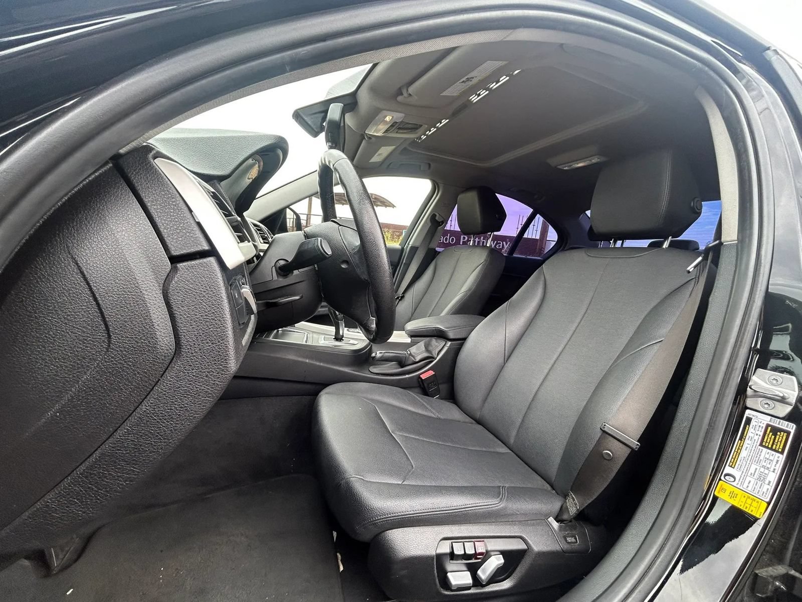 Used 2018 BMW 320i Sedan RWD image 7