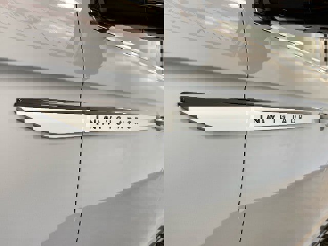 New 2025 Lincoln Navigator Reserve image 18