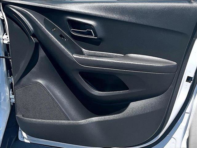 Used 2020 Chevrolet Trax LS FWD image 18