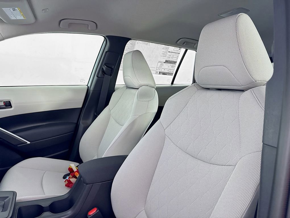 Used 2026 Toyota Corolla Cross LE image 32