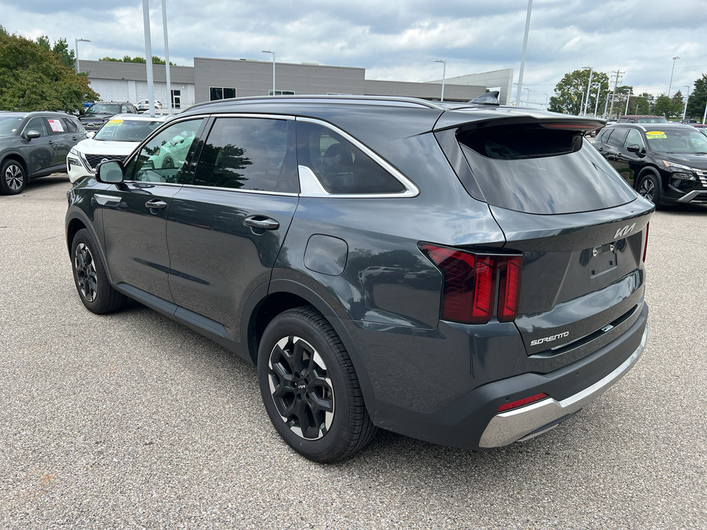 Used 2024 Kia Sorento S AWD/4WD image 5
