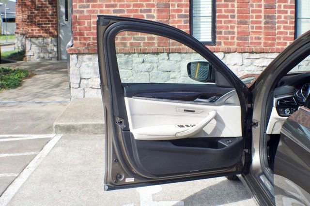 Used 2018 BMW 530i image 17