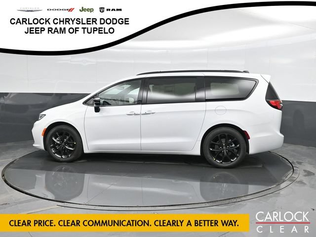 New 2026 Chrysler Pacifica Limited w/ Uconnect Theater Family Group FWD image 9
