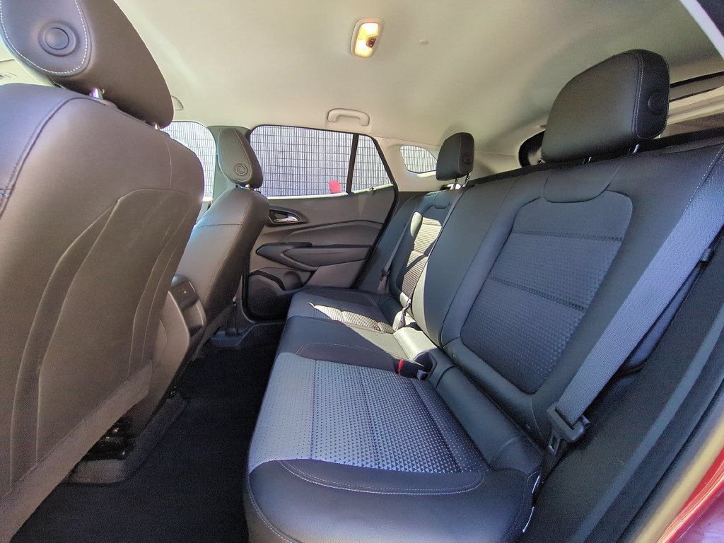 Used 2025 Chevrolet Trax LT w/ LT Convenience Package FWD image 27