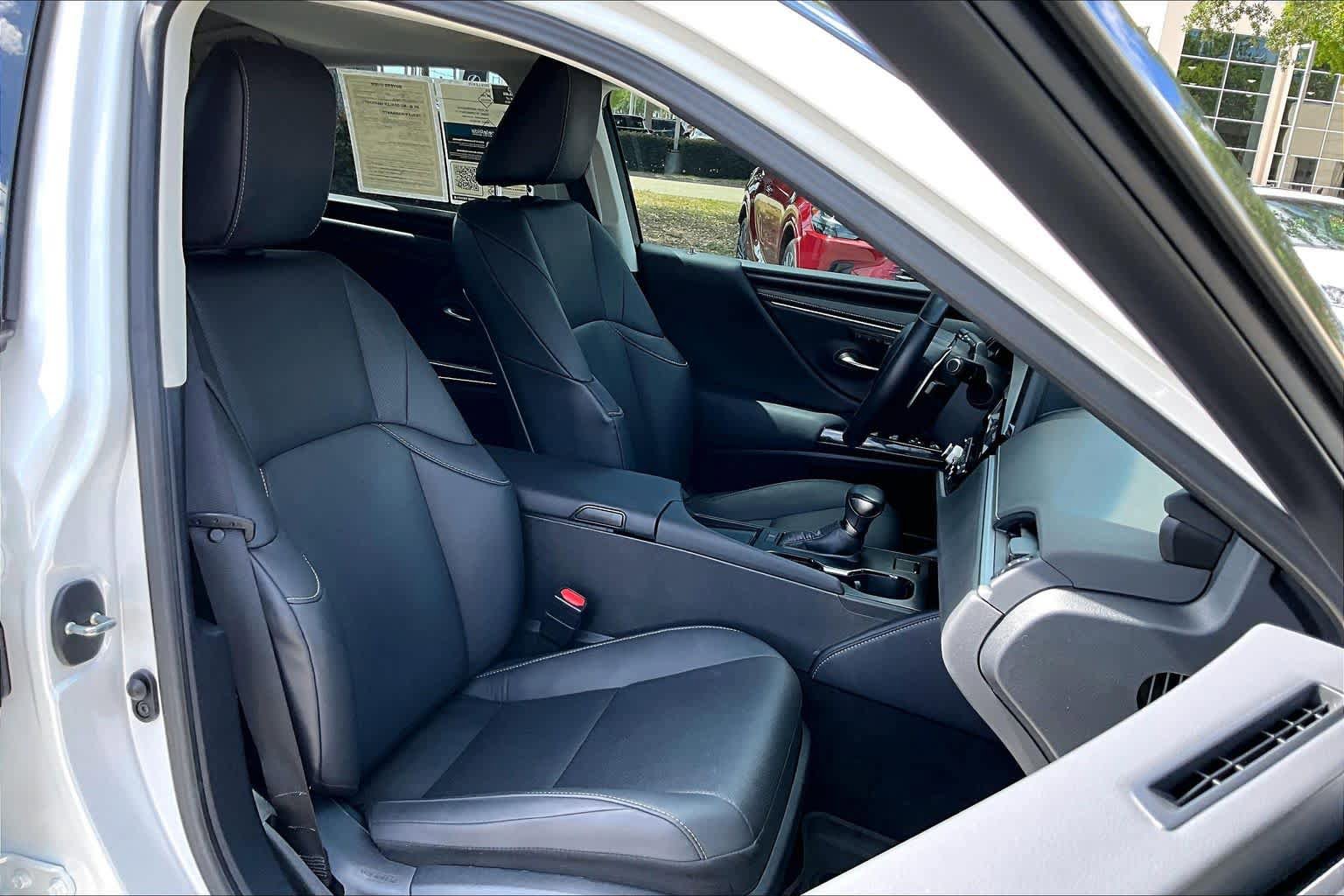 Used 2024 Lexus ES 350 w/ Premium Package FWD image 9