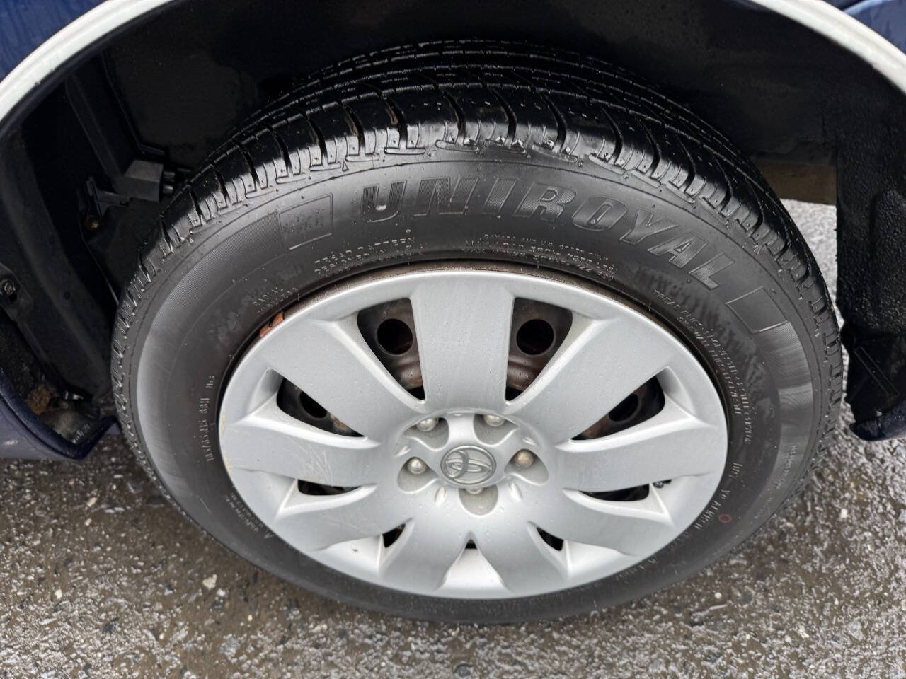 Used 2004 Toyota Corolla CE FWD image 10