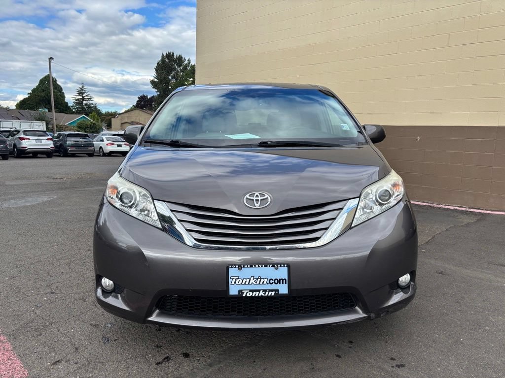 Used 2017 Toyota Sienna XLE w/ XLE Navigation Package AWD/4WD image 14