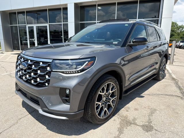Used 2025 Ford Explorer Platinum w/ Ultimate Package AWD/4WD image 3