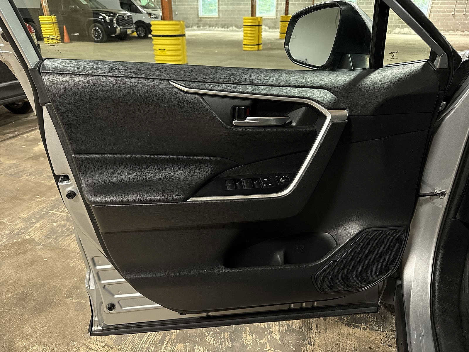 Used 2020 Toyota RAV4 XLE w/ Convenience Package AWD/4WD image 29