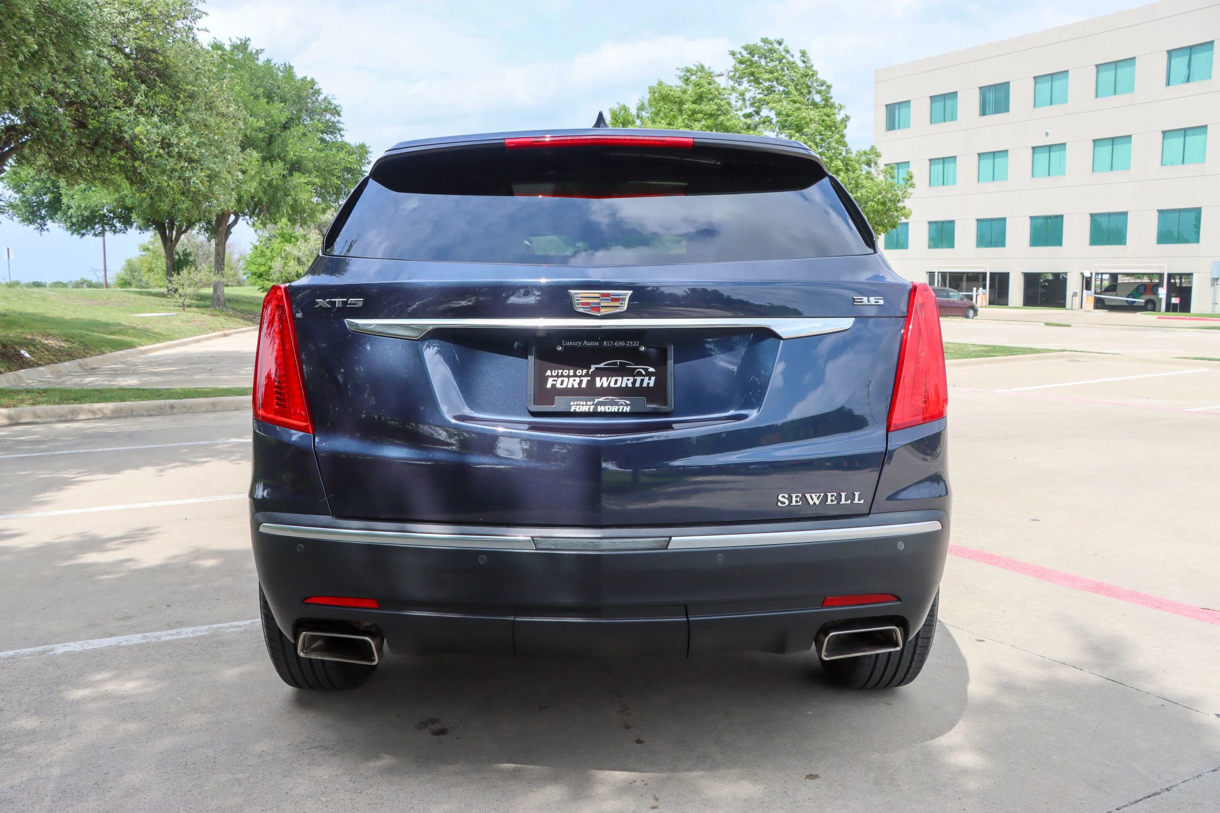 Used 2018 Cadillac XT5 Luxury w/ Driver Awareness Package FWD image 6