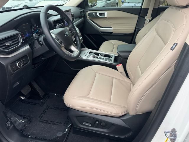 Used 2023 Ford Explorer XLT w/ Equipment Group 202A image 9