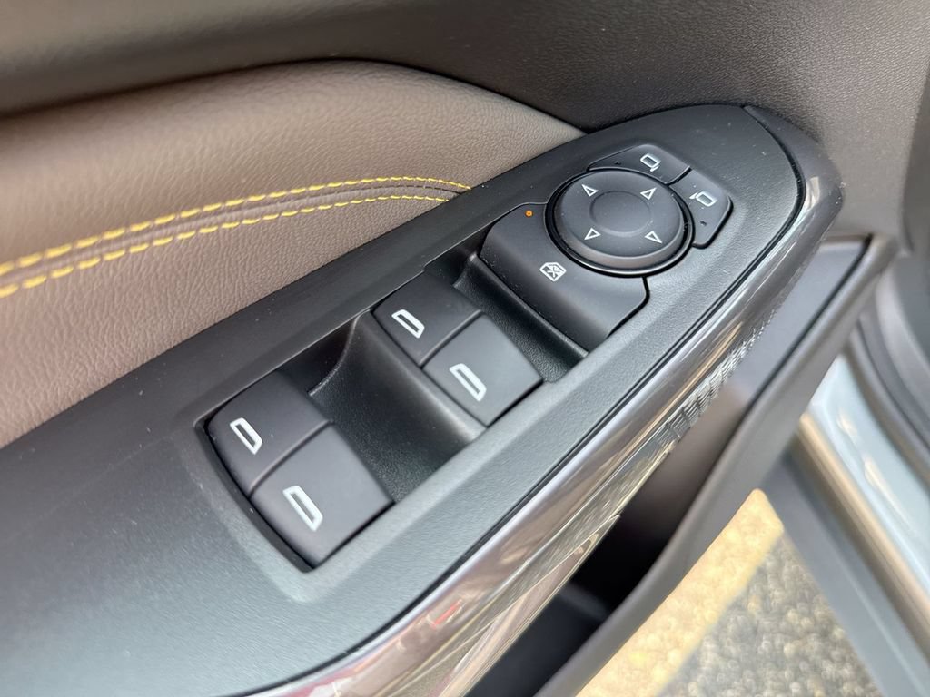Used 2025 Chevrolet Trax ACTIV w/ Sunroof Package FWD image 13