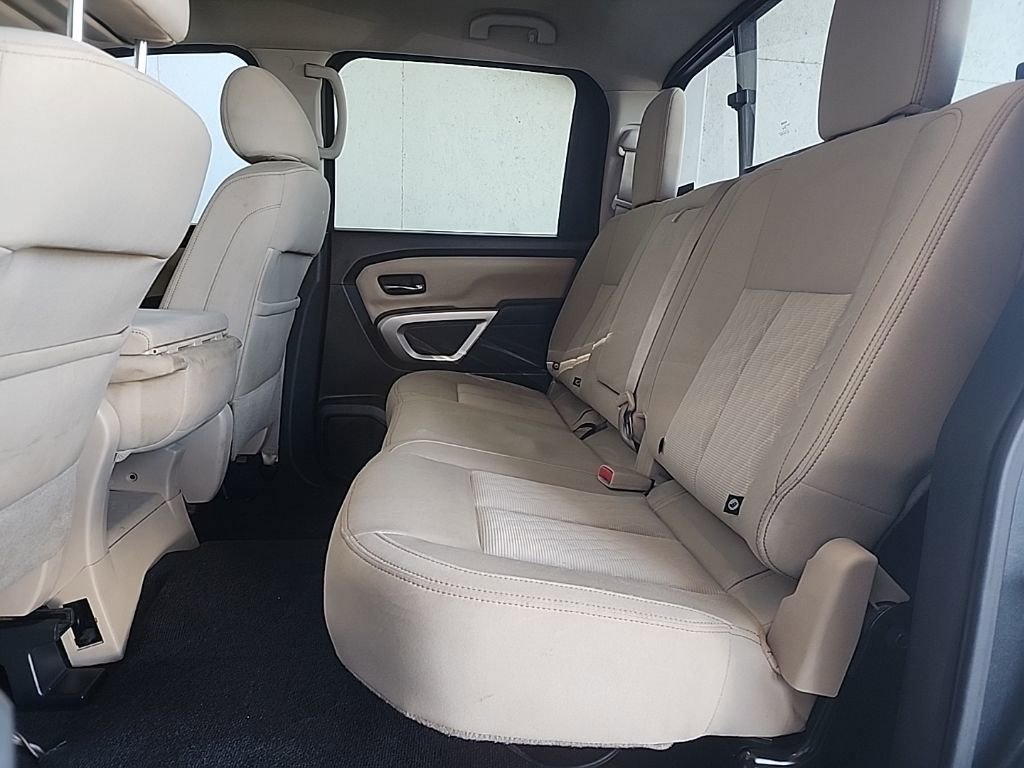 Used 2016 Nissan Titan SV RWD image 12