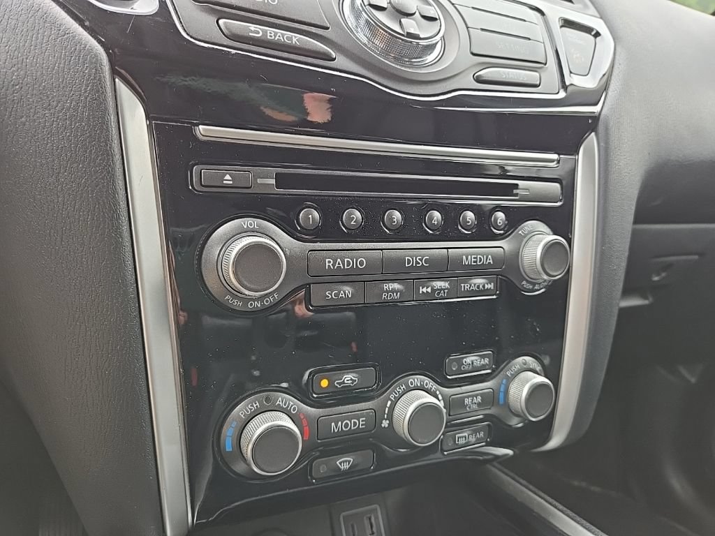 Used 2020 Nissan Pathfinder S AWD/4WD image 23