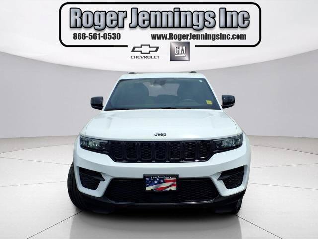 Used 2023 Jeep Grand Cherokee Altitude AWD/4WD image 7