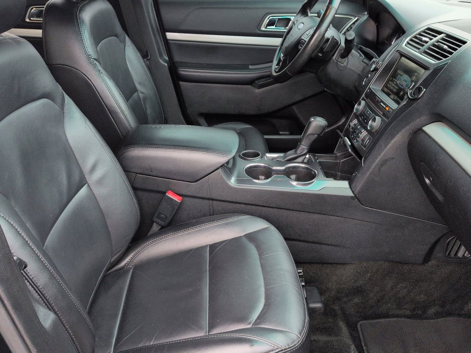 Used 2016 Ford Explorer XLT w/ Equipment Group 202A FWD image 27