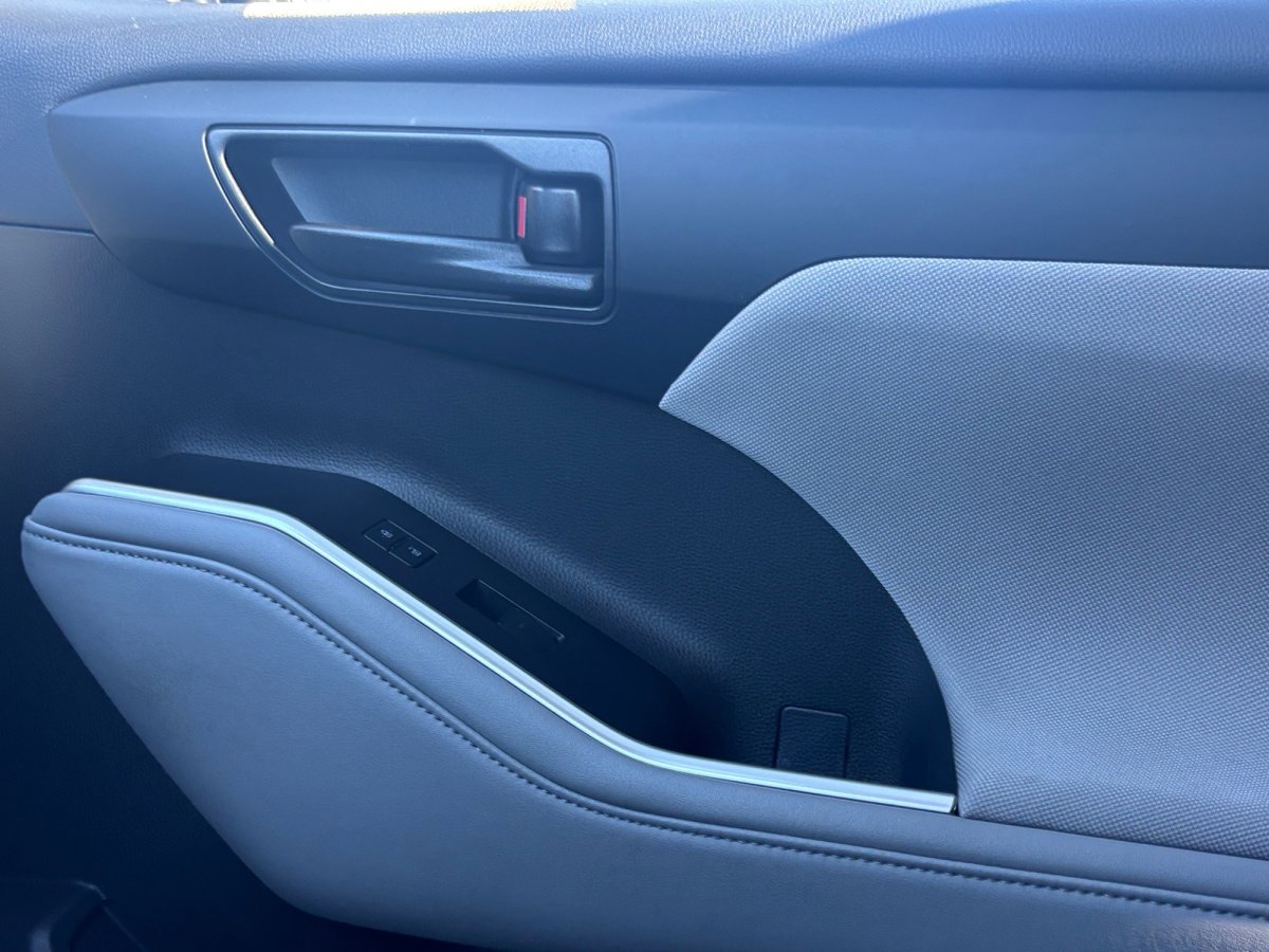 Used 2023 Toyota Highlander LE image 30