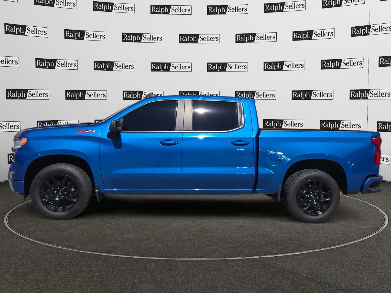 Used 2023 Chevrolet Silverado 1500 RST AWD/4WD image 3