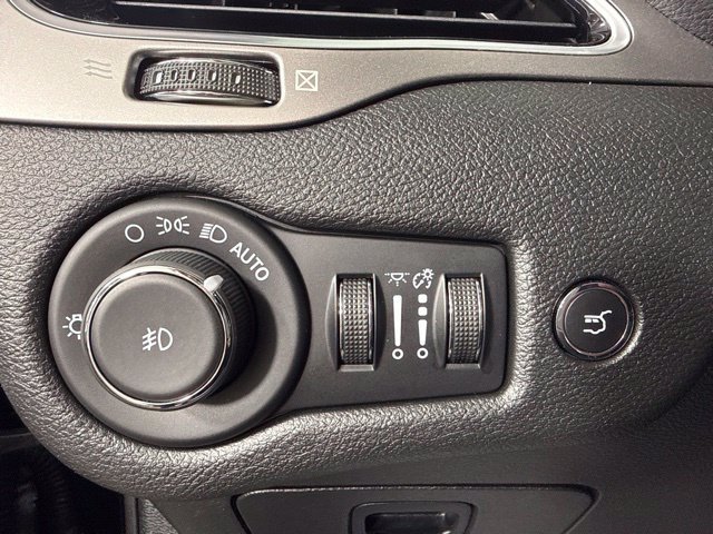 Used 2021 Jeep Cherokee High Altitude AWD/4WD image 20