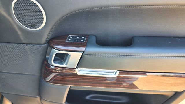 Used 2015 Land Rover Range Rover Supercharged AWD/4WD image 32