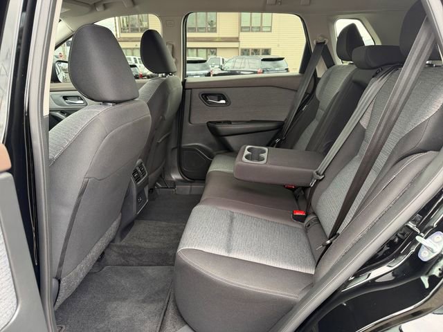 Used 2023 Nissan Rogue SV image 31