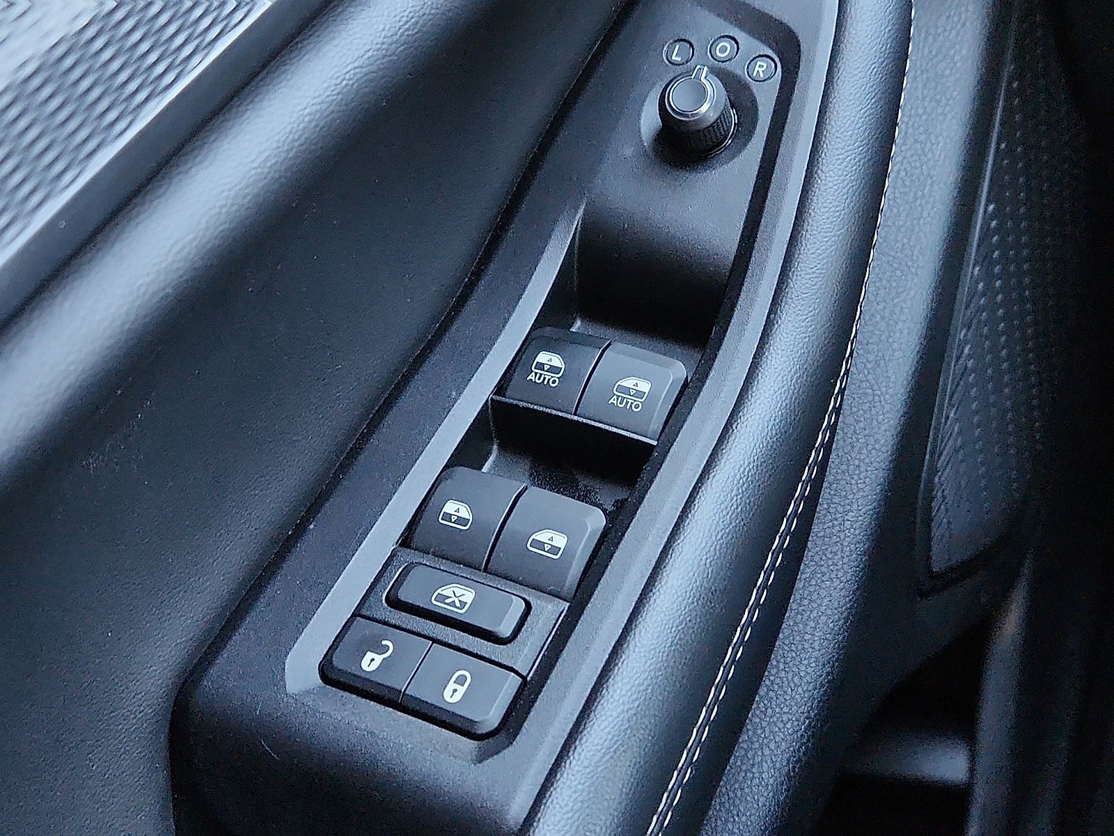 Used 2024 Jeep Grand Cherokee L Laredo image 16