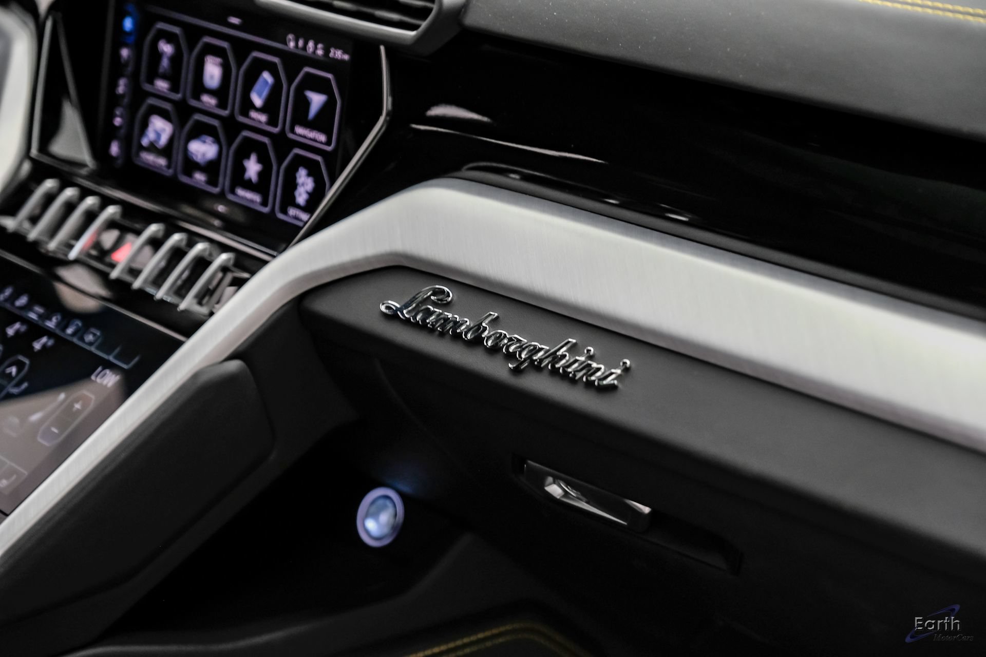 Used 2022 Lamborghini Urus AWD/4WD image 58