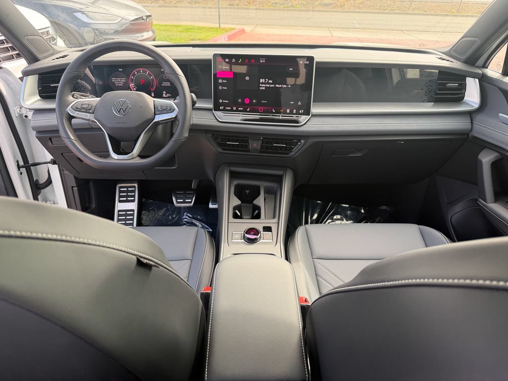 Certified 2026 Volkswagen Tiguan SE R-Line FWD image 25