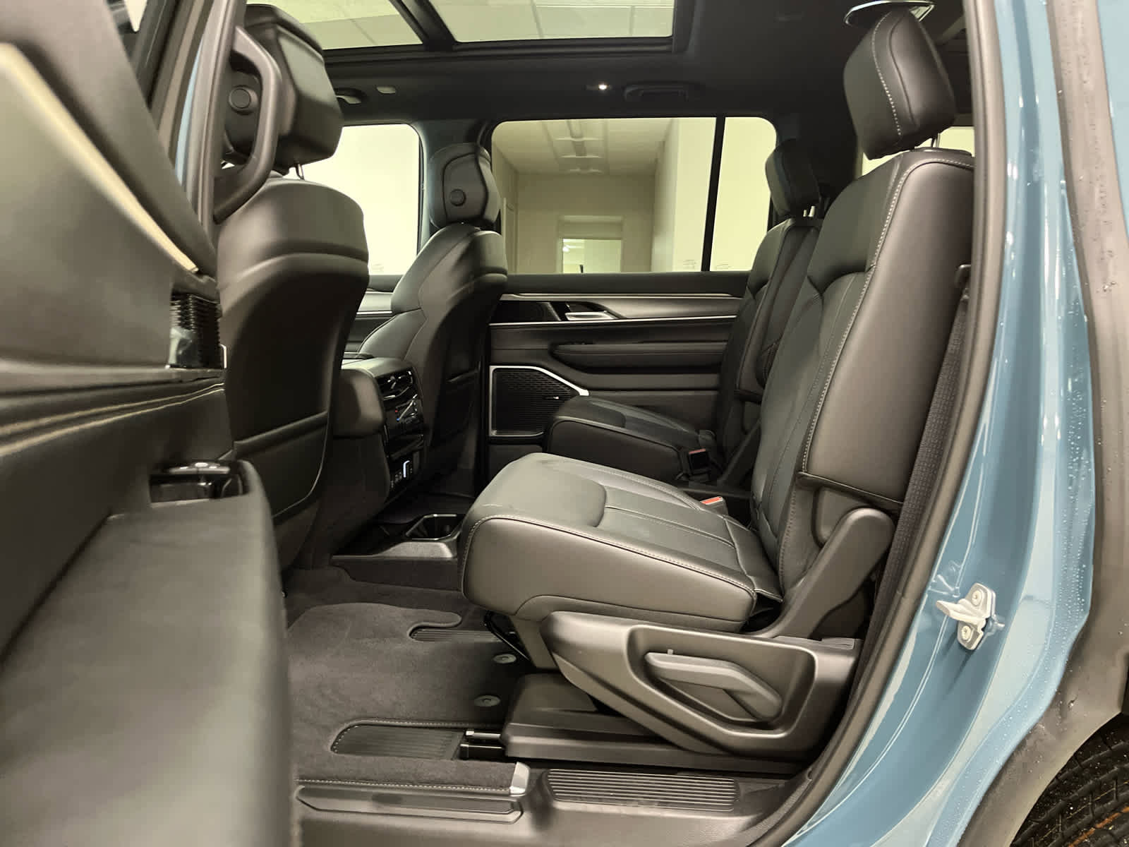 New 2026 Jeep Grand Wagoneer 4WD image 13