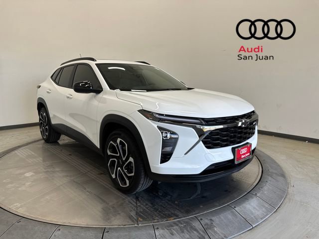 Used 2025 Chevrolet Trax RS w/ Sunroof Package image 1