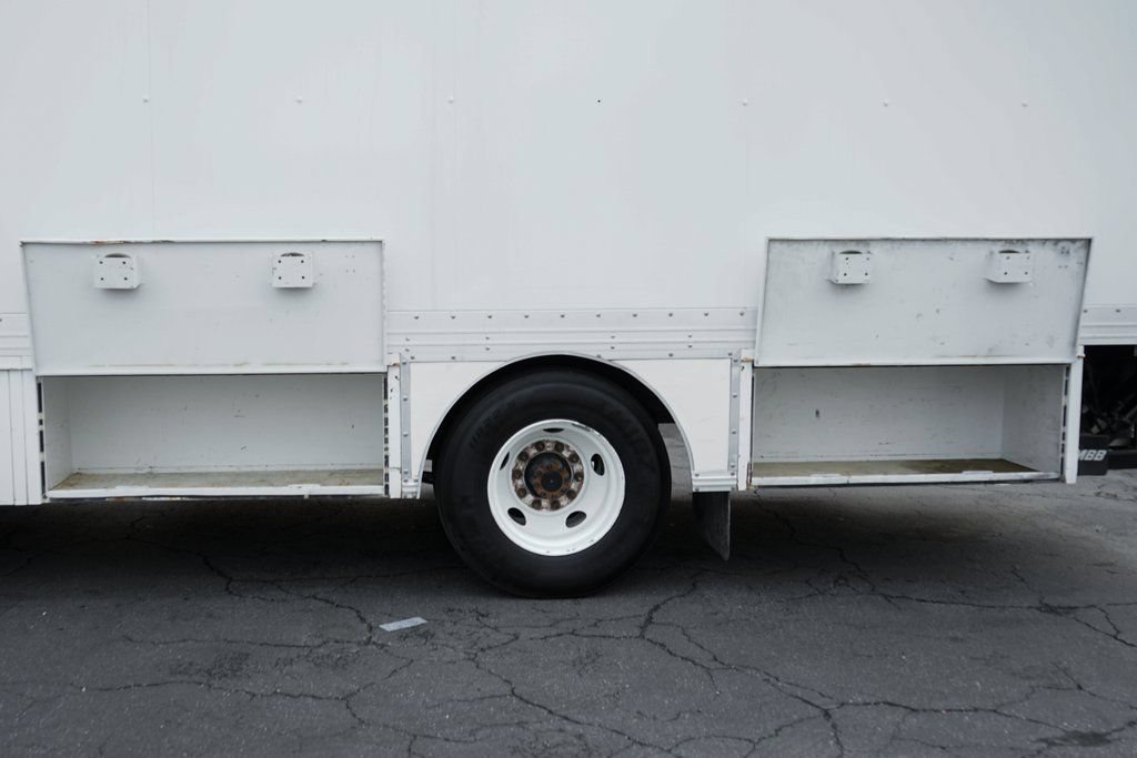 Used 2015 Ford F650 2WD Crew Cab Super Duty image 6