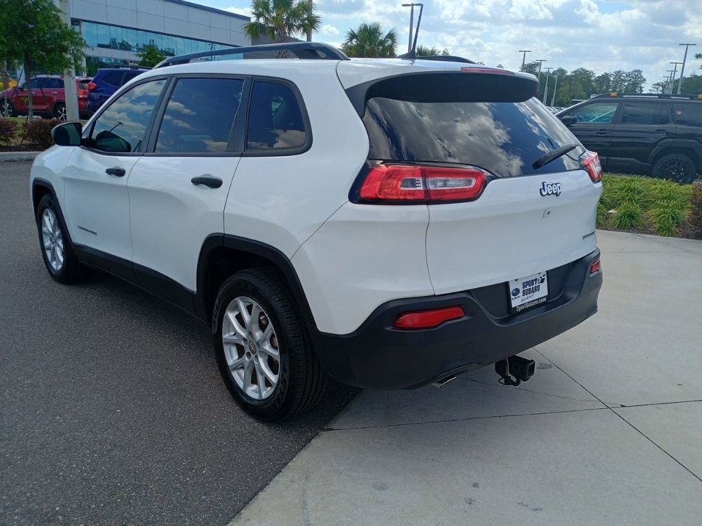 Used 2016 Jeep Cherokee Sport image 7